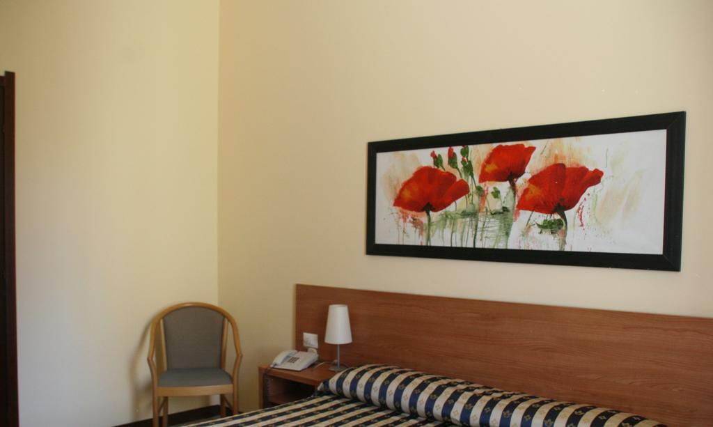 Hotel Ducale Vigevano Rum bild