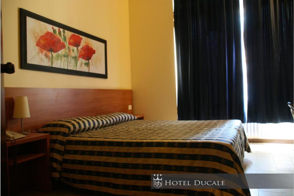 Hotel Ducale Vigevano Rum bild