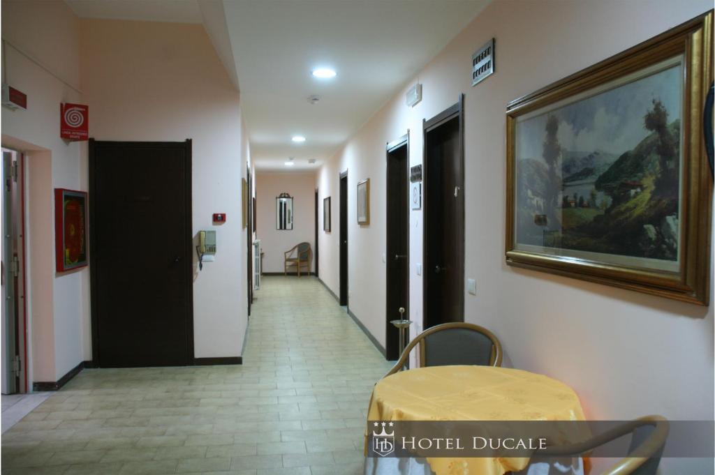 Hotel Ducale Vigevano Rum bild