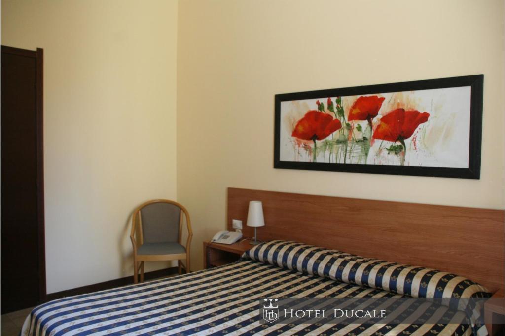 Hotel Ducale Vigevano Rum bild