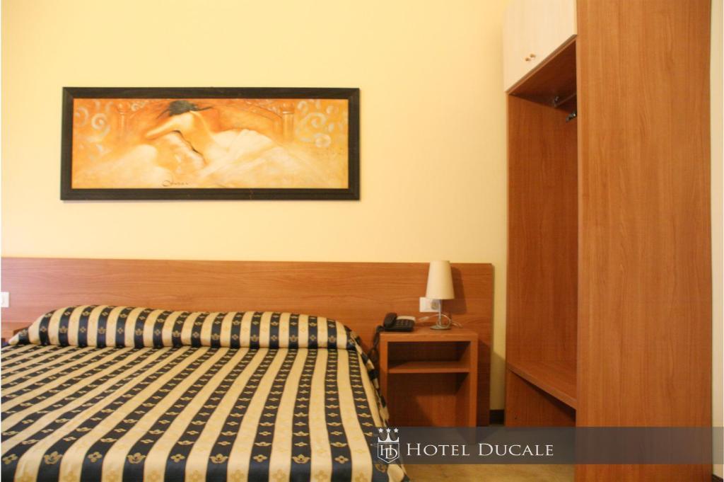 Hotel Ducale Vigevano Rum bild