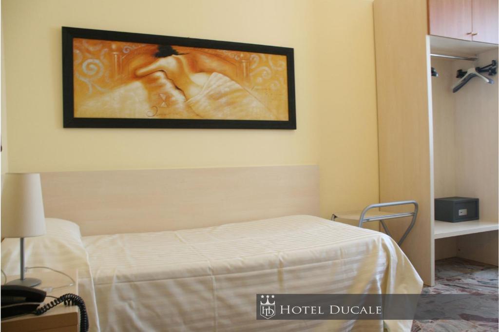 Hotel Ducale Vigevano Rum bild